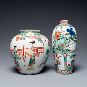 Trois vases en porcelaine de Chine famille rose, deux en famille verte et un plat, 19/20ème — photo 12