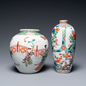 Trois vases en porcelaine de Chine famille rose, deux en famille verte et un plat, 19/20ème — photo 13