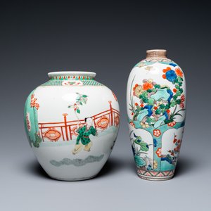 Trois vases en porcelaine de Chine famille rose, deux en famille verte et un plat, 19/20ème — photo 14