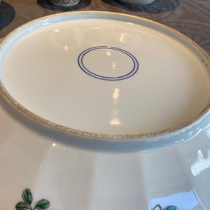 Trois vases en porcelaine de Chine famille rose, deux en famille verte et un plat, 19/20ème — photo 24