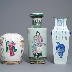 Trois vases en porcelaine de Chine famille rose et bleu et blanc, 19ème — photo 1