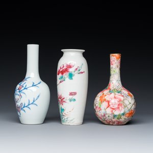 Trois vases en porcelaine de Chine famille rose et en bleu, blanc et rouge de cuivre, 19/20ème — photo 3
