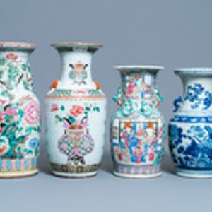Trois vases en porcelaine de Chine famille rose et un en bleu et blanc, 19ème — photo 2