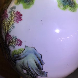 Trois vases en porcelaine de Chine famille rose et verte, une à marque de Qianlong, 19/20ème — photo 14
