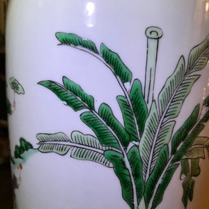 Trois vases en porcelaine de Chine famille rose et verte, une à marque de Qianlong, 19/20ème — photo 23