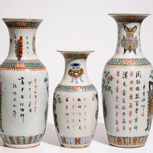 Trois vases en porcelaine de Chine famille verte et rose aux brûles-parfum et jardinières, 19/20ème — photo 4
