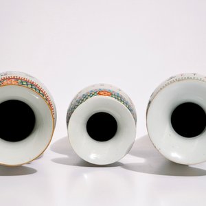 Trois vases en porcelaine de Chine famille verte et rose aux brûles-parfum et jardinières, 19/20ème — photo 6