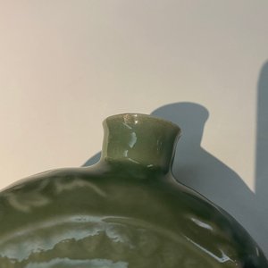 Trois vases et deux bols en porcelaine de Chine monochrome céladon et blanc de Chine, 19/20ème — photo 15