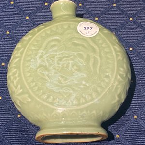 Trois vases et deux bols en porcelaine de Chine monochrome céladon et blanc de Chine, 19/20ème — photo 20