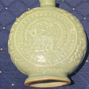Trois vases et deux bols en porcelaine de Chine monochrome céladon et blanc de Chine, 19/20ème — photo 21
