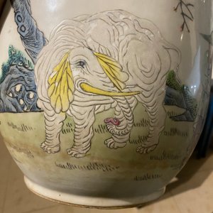 Trois vases et une jardinière en porcelaine de Chine famille rose, 19ème — photo 21