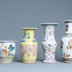 Trois vases et une jardinière en porcelaine de Chine famille rose, 19ème — photo 5