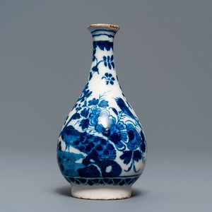 Trois vases et une verseuse en faïence de Delft bleu et blanc, 17/18ème — photo 16