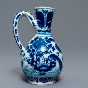Trois vases et une verseuse en faïence de Delft bleu et blanc, 17/18ème — photo 8