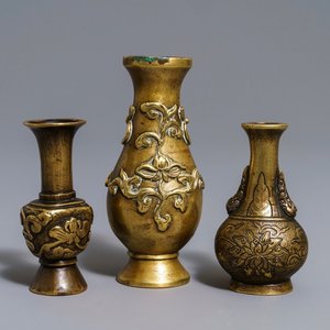 Trois vases miniatures en bronze, Chine, 17/18ème — photo 1