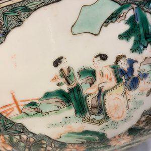 Trois vases, un bol et un plat en porcelaine de Chine, 19/20ème — photo 16