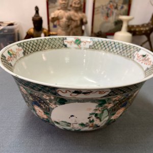 Trois vases, un bol et un plat en porcelaine de Chine, 19/20ème — photo 34