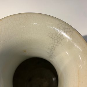 Trois vases, un bol et un plat en porcelaine de Chine, 19/20ème — photo 10