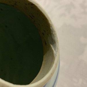 Trois vases, un lave-pinceaux et un bol sur piedouche en porcelaine de Chine en bleu et blanc, Ming et après — photo 30