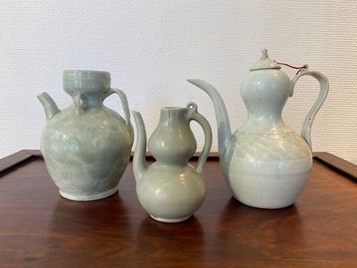 Trois verseuses en porcelaine de Chine à émail en céladon et qingbai, Song et postérieur — photo 3