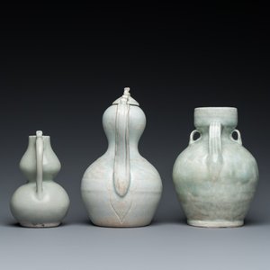 Trois verseuses en porcelaine de Chine à émail en céladon et qingbai, Song et postérieur — photo 5
