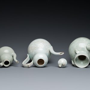 Trois verseuses en porcelaine de Chine à émail en céladon et qingbai, Song et postérieur — photo 6