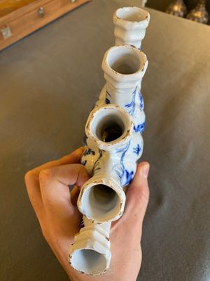 Tulipière en faïence de Delft en bleu et blanc à décor chinois, 18ème — photo 7