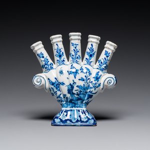 Tulipière en faïence de Delft en bleu et blanc à décor chinois, 18ème — photo 1