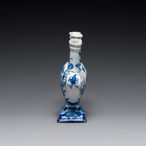Tulipière en faïence de Delft en bleu et blanc à décor chinois, 18ème — photo 2