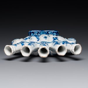 Tulipière en faïence de Delft en bleu et blanc à décor chinois, 18ème — photo 6