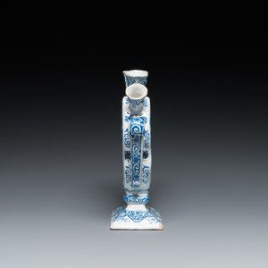 Tulipière en faïence de Delft en bleu et blanc à décor de vases aux fleurs, 19ème — photo 3