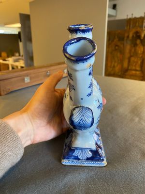 Tulipière en faïence de Delft en bleu et blanc à décor floral, 18ème — photo 2