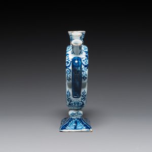 Tulipière en forme de coeur en faïence de Delft en bleu et blanc à décor d'une dame à corne d'abondance, 18ème — photo 4