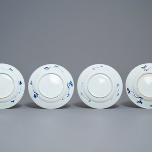 Twaalf Chinese blauw-witte borden met 'zotjes', Kangxi — foto 5