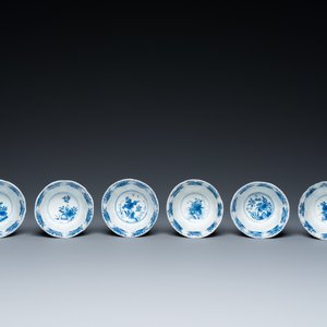 Twaalf Chinese blauw-witte en famille rose koppen en schotels, Kangxi/Yongzheng — foto 12