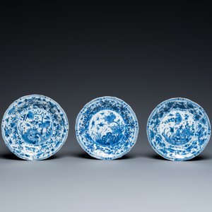 Twaalf Chinese blauw-witte en famille rose koppen en schotels, Kangxi/Yongzheng — foto 4