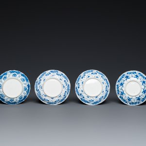 Twaalf Chinese blauw-witte schotels en acht koppen, Kangxi — foto 7