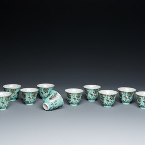 Twaalf Chinese Dayazhai wijnkoppen met grisaille decor op turquoise fondkleur, Yong Qing Chang Chun 永慶長春 merk, Guangxu — foto 1