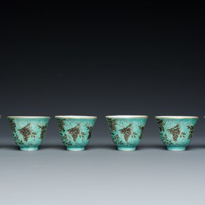 Twaalf Chinese Dayazhai wijnkoppen met grisaille decor op turquoise fondkleur, Yong Qing Chang Chun 永慶長春 merk, Guangxu — foto 9