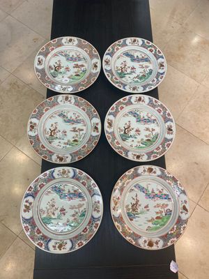 Twaalf Chinese famille rose borden met landschapsdecor, Qianlong — foto 1