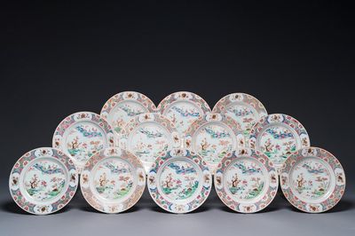 Twaalf Chinese famille rose borden met landschapsdecor, Qianlong