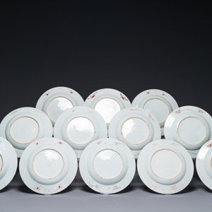 Twaalf Chinese famille rose borden met landschapsdecor, Qianlong — foto 2