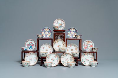 Twaalf Chinese famille rose koppen en schotels, Yongzheng/Qianlong