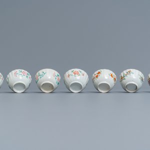 Twaalf Chinese famille rose koppen en schotels, Yongzheng/Qianlong — foto 8