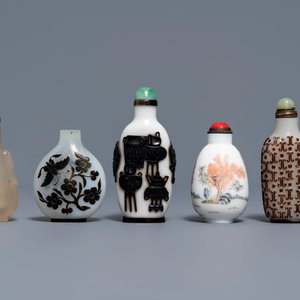 Twaalf diverse Chinese snuifflessen, 20e eeuw — foto 3