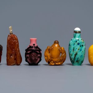 Twaalf diverse Chinese snuifflessen, 20e eeuw — foto 6
