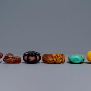 Twaalf diverse Chinese snuifflessen, 20e eeuw — foto 9