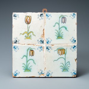 Twaalf polychrome Delftse tegels met bloemen, 17e eeuw — foto 2