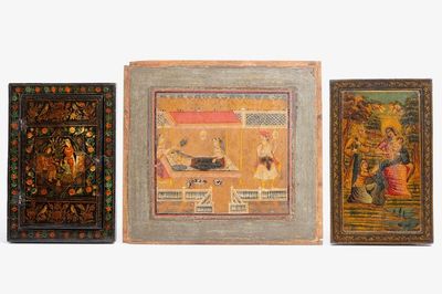 Twee beschilderde papier maché spiegellijsten en een beschilderd paneel, Qajar, Iran, 19e eeuw