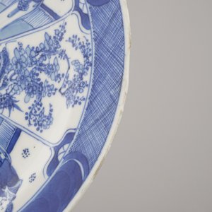 Twee blauw en witte borden en 3 kommen in Chinees porselein, Kangxi en laat Qing-dynastie — foto 12